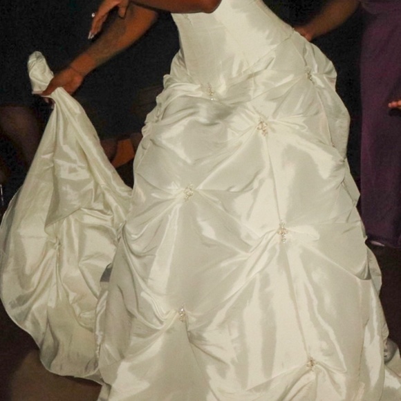 White Room Brand Wedding Dress - Picture 5 of 6